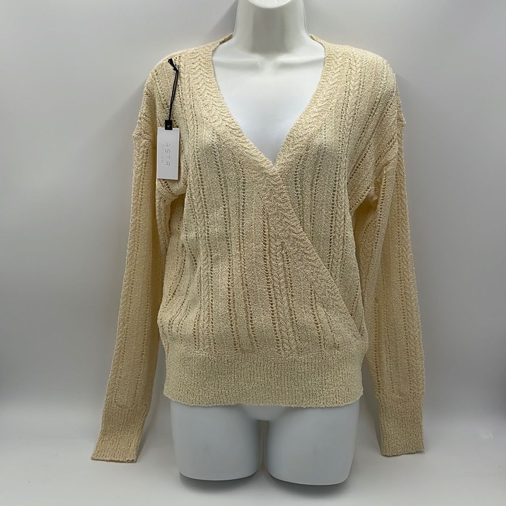 Astr the label cream v-neck sweater